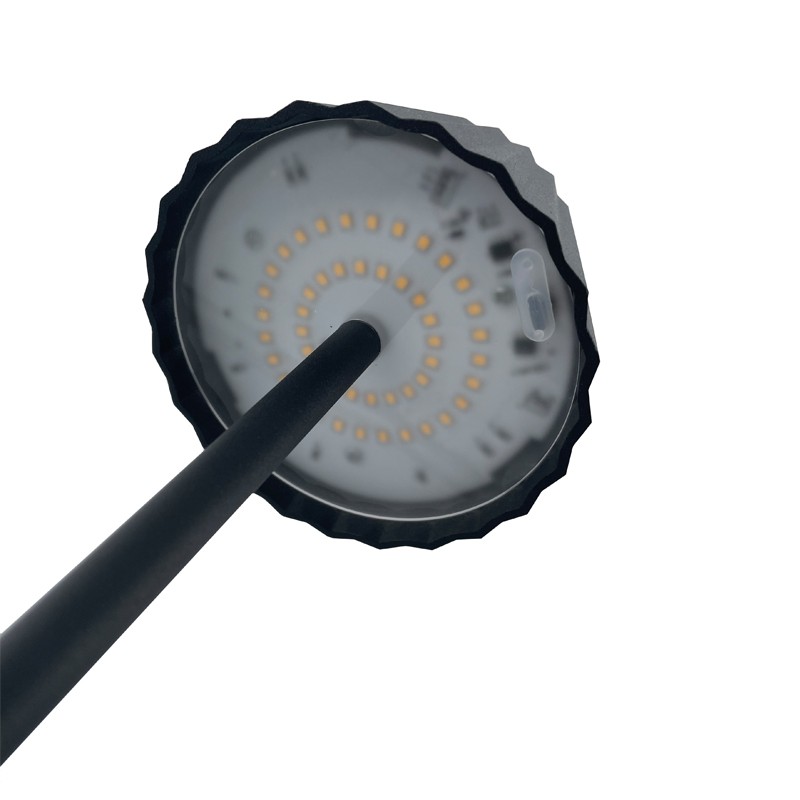 Lampada ricaricabile   in Tavola