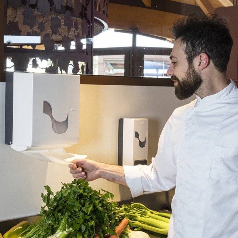 Asciugamano in carta omnia labor   in Dispenser bagno