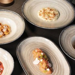 Piatto piano con bordo alto saturnia tellus Saturnia Porcellane  in Porcellane