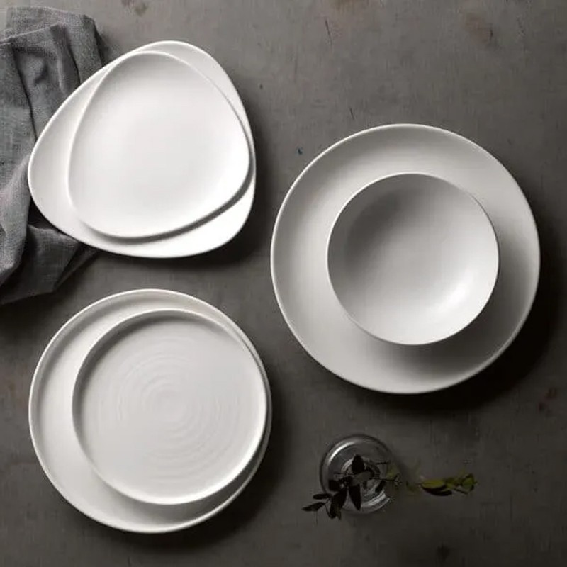 Piatto piano churchill walled vellum Churchill Porcellana  in Porcellane