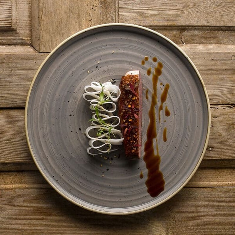 Piatto piano churchill walled stonecast peppercorn grey Churchill Porcellana  in Linee