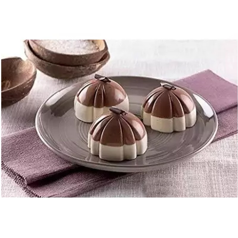 Forma silicone 8 cupole striate Silikomart  in Stampi in silicone per dolci