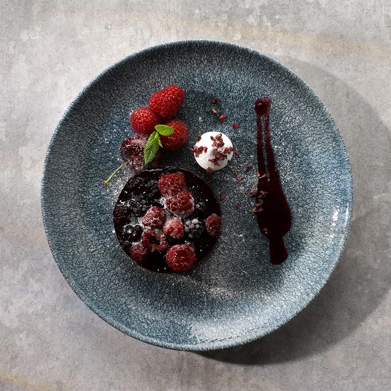 Piatto fondo churchill studio prints raku topaz blue Churchill Porcellana  in Linee