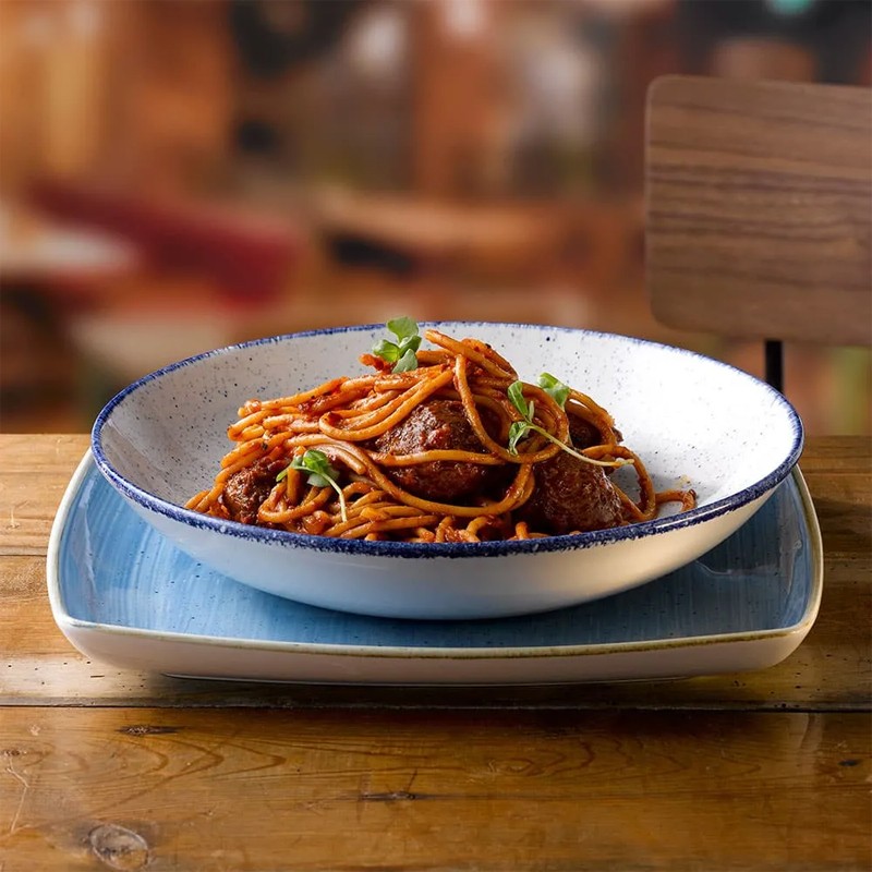 Piatto fondo churchill stonecast hints indigo blue Churchill Porcellana  in Linee