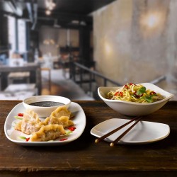 Piatto piano quadrato churchill x squared Churchill Porcellana  in Linee