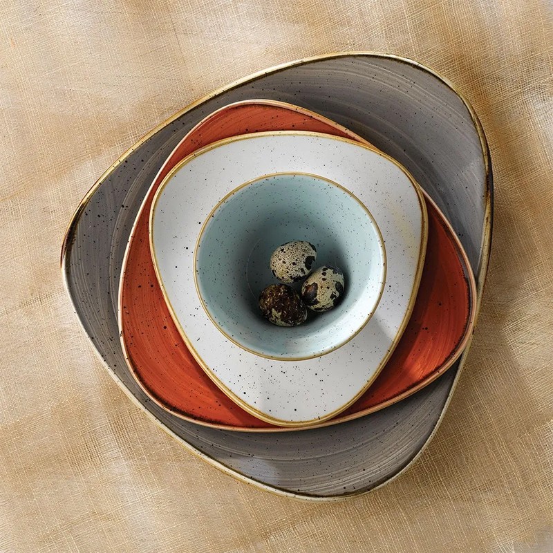 Piatto piano triangolare stonecast terracotta Churchill Porcellana  in Linee