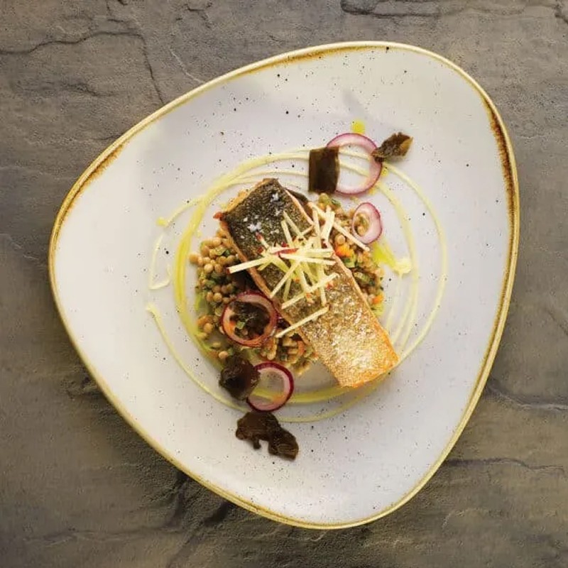 Piatto piano triangolare stonecast bianco Churchill Porcellana  in Linee