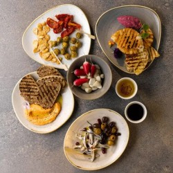 Piatto piano triangolare stonecast bianco Churchill Porcellana  in Linee