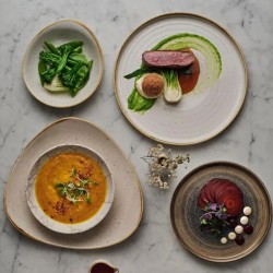 Piatto piano triangolare stonecast bianco Churchill Porcellana  in Linee