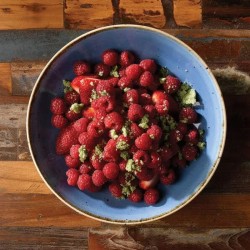 Piatto fondo churchill stonecast cornflower blue Churchill Porcellana  in Linee