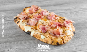 La Pinsa Romana: Un Viaggio nel Gusto con gli Accessori Giusti